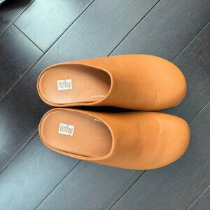 Fit Flop Shuv Size 6 leather clogs